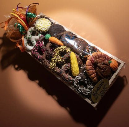 Thanksgiving Chocolate-Dipped Pretzel & Oreo Tray from The Sweet Tooth