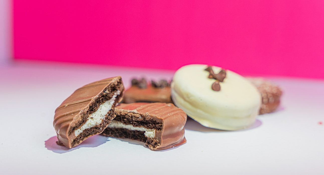 Small Pretzel & Oreo Tray: Congratulations