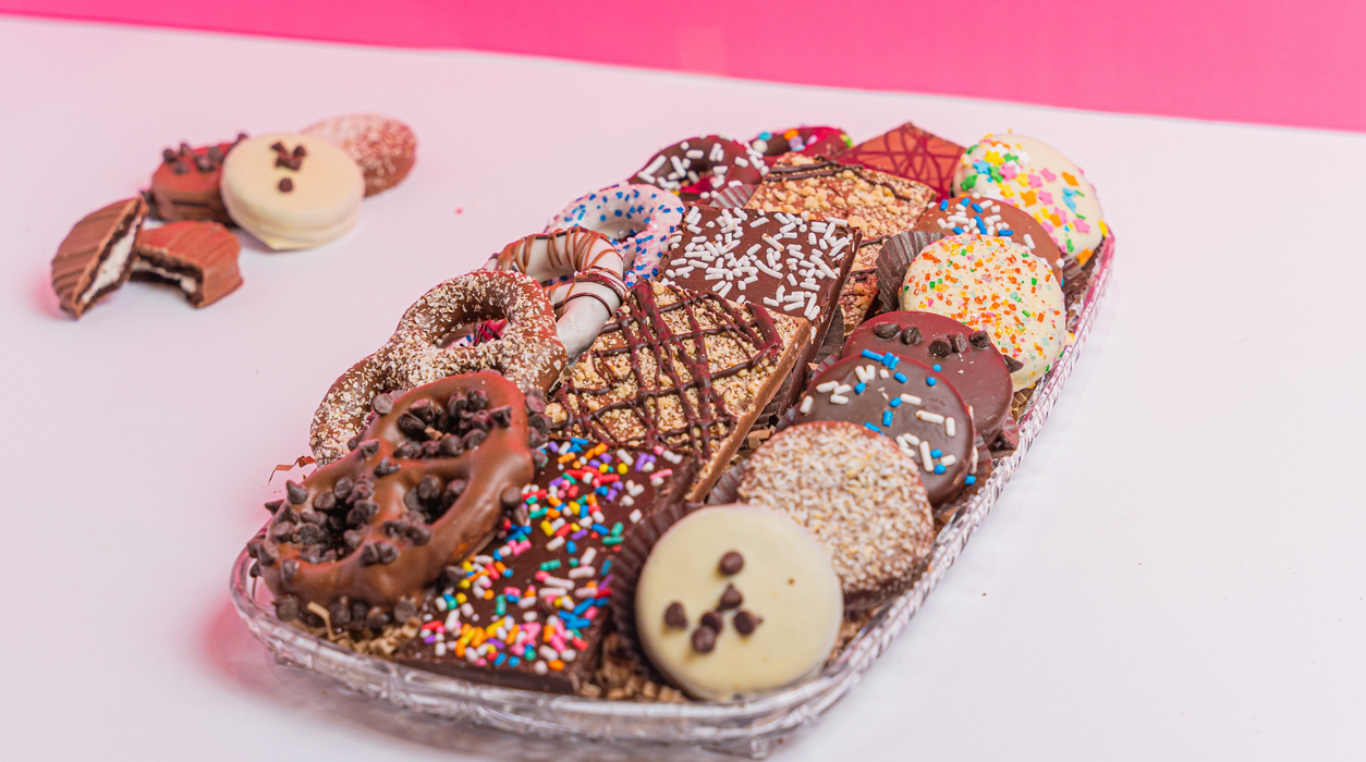 Small Pretzel & Oreo Tray: Anniversary