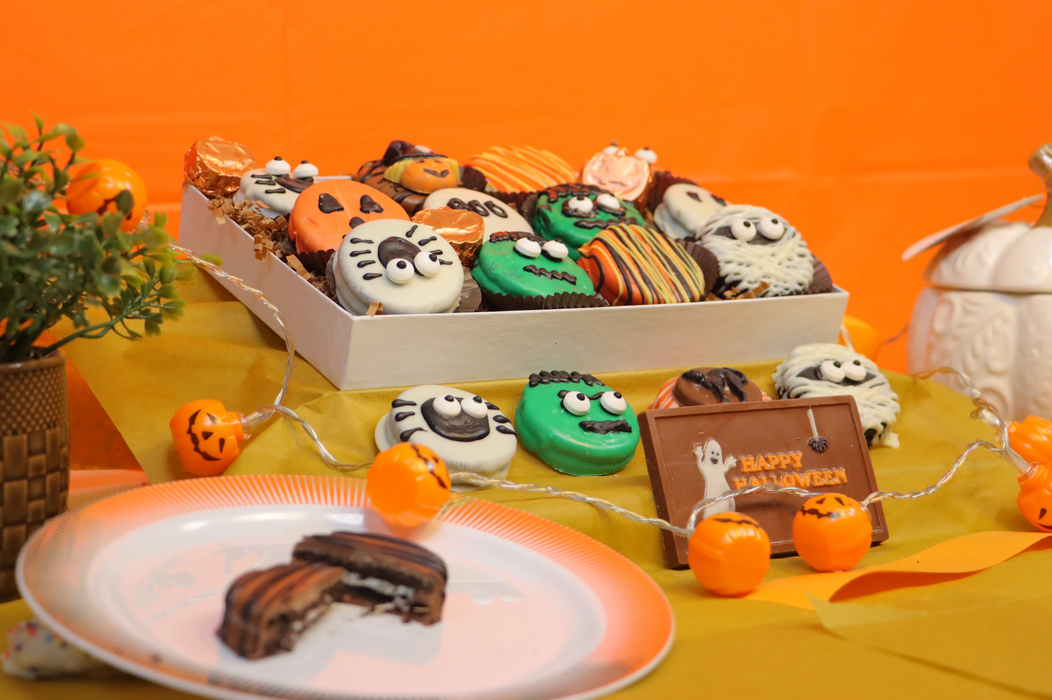 🎃 Chocolate Dipped Oreo 12-Pack of Spooky Delights: Halloween Chocolate-Covered Oreos