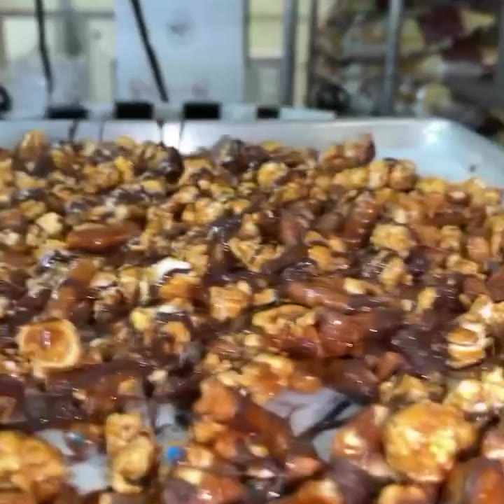 Caramel, popcorn, pretzels, chocolate. What’s not to love? ❤️ #chocolatelovers