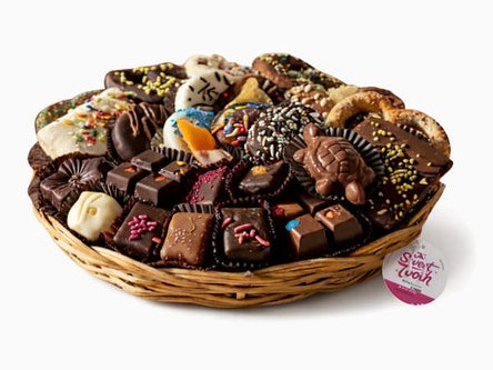 The Small Round chocolate gift basket from The Sweet Tooth
